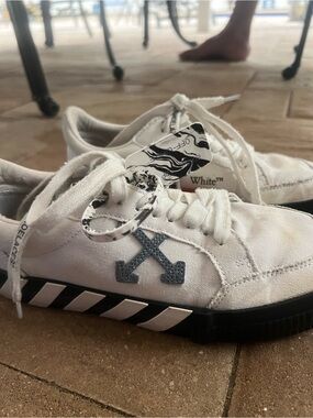 Off-WhiteCanvas Low-Top Sneakers